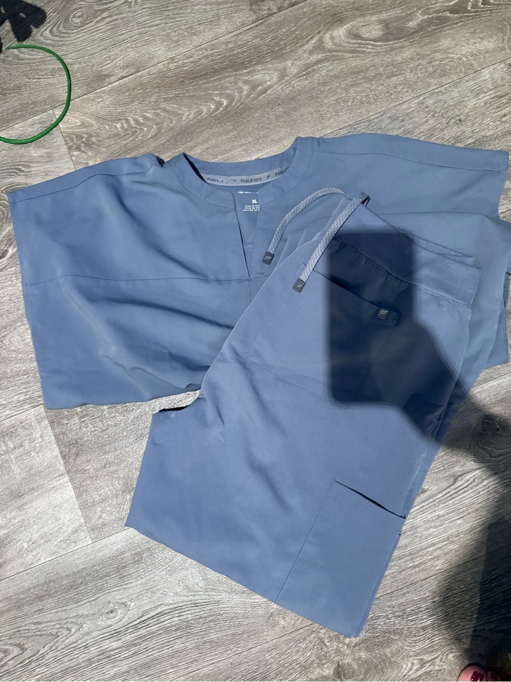 XL Fabletics scrub set
